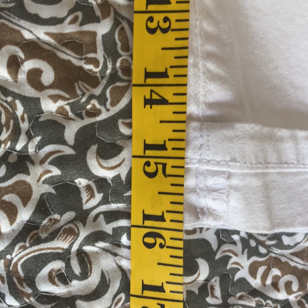 GLORIA VANDERBILT Skimmer Capris - Picture 8 of 10